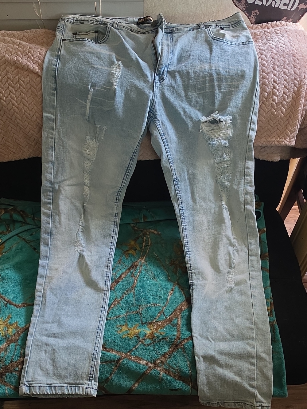 Men's Light Blue Skinny Jeans with Distressed Details